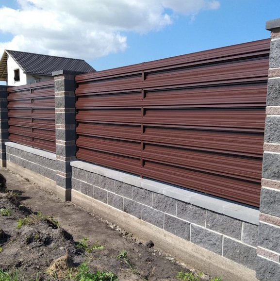 Забор из металлоштакетника